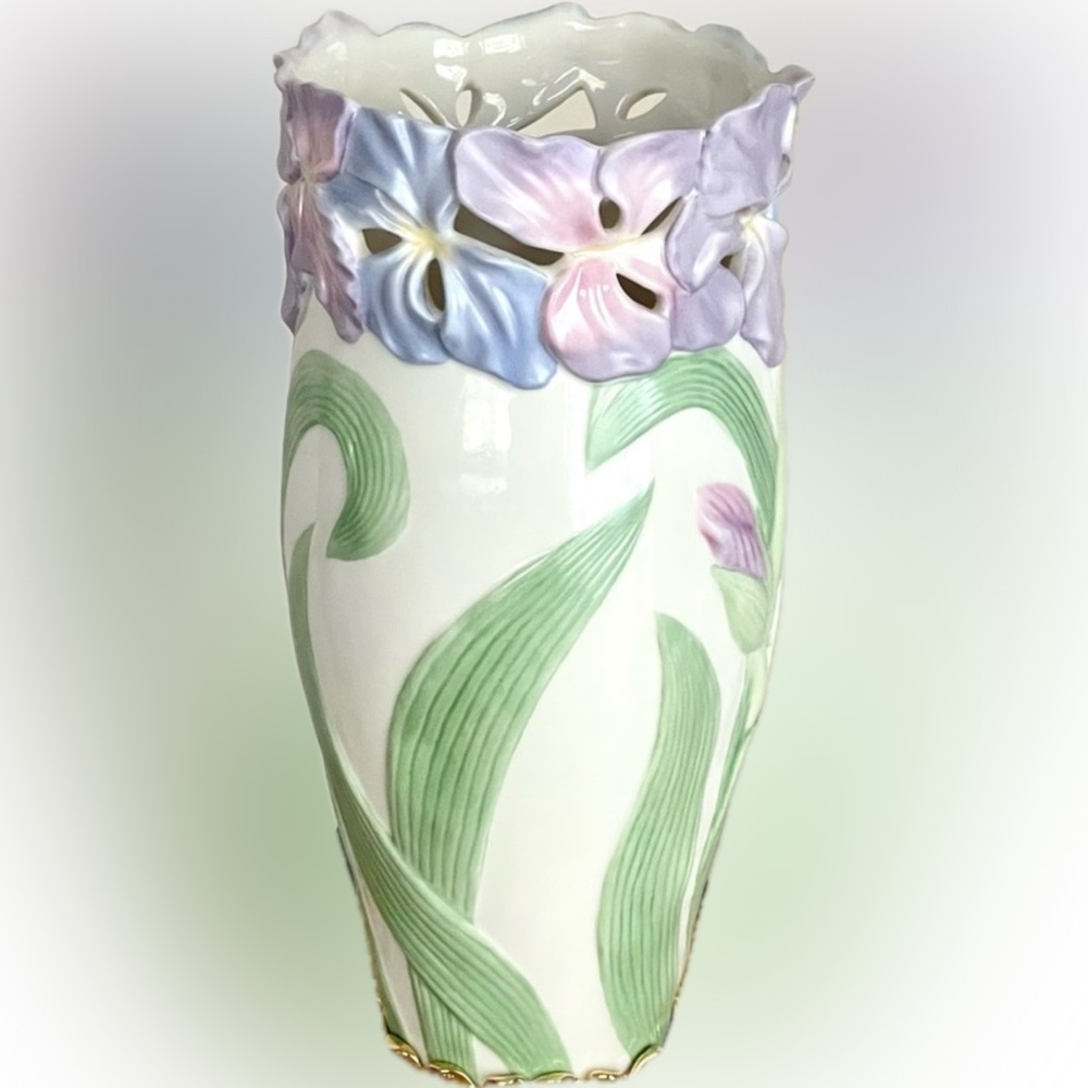 Lenox 2002 Limited Edition 24kt Gold Trim 𝐸𝑛𝑐𝘩𝑎𝑛𝑡𝑖𝑛𝑔 𝐼𝑟𝑖𝑠 Vase and Stand